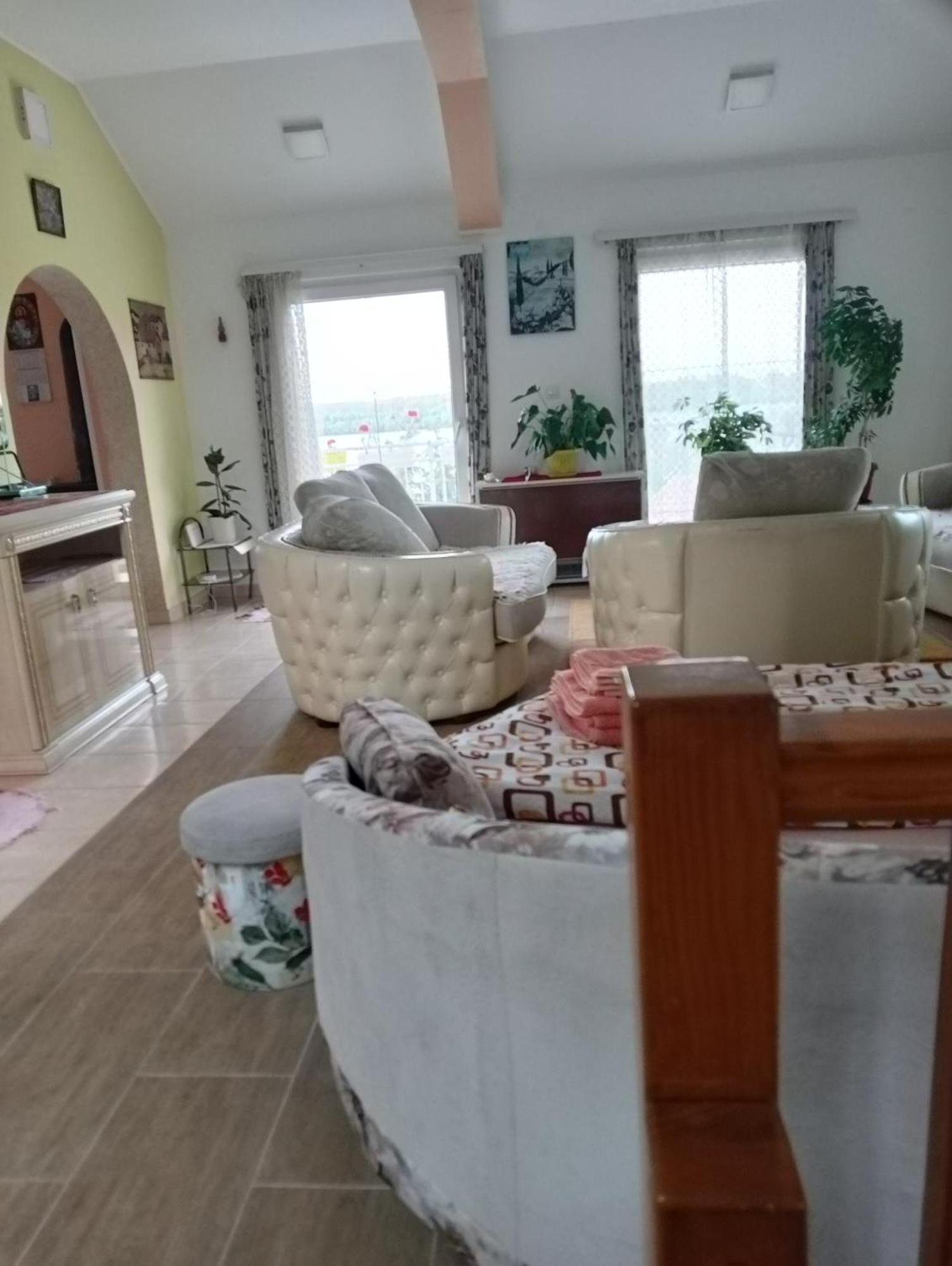 Lux Apartmans - Jugovo Vilă